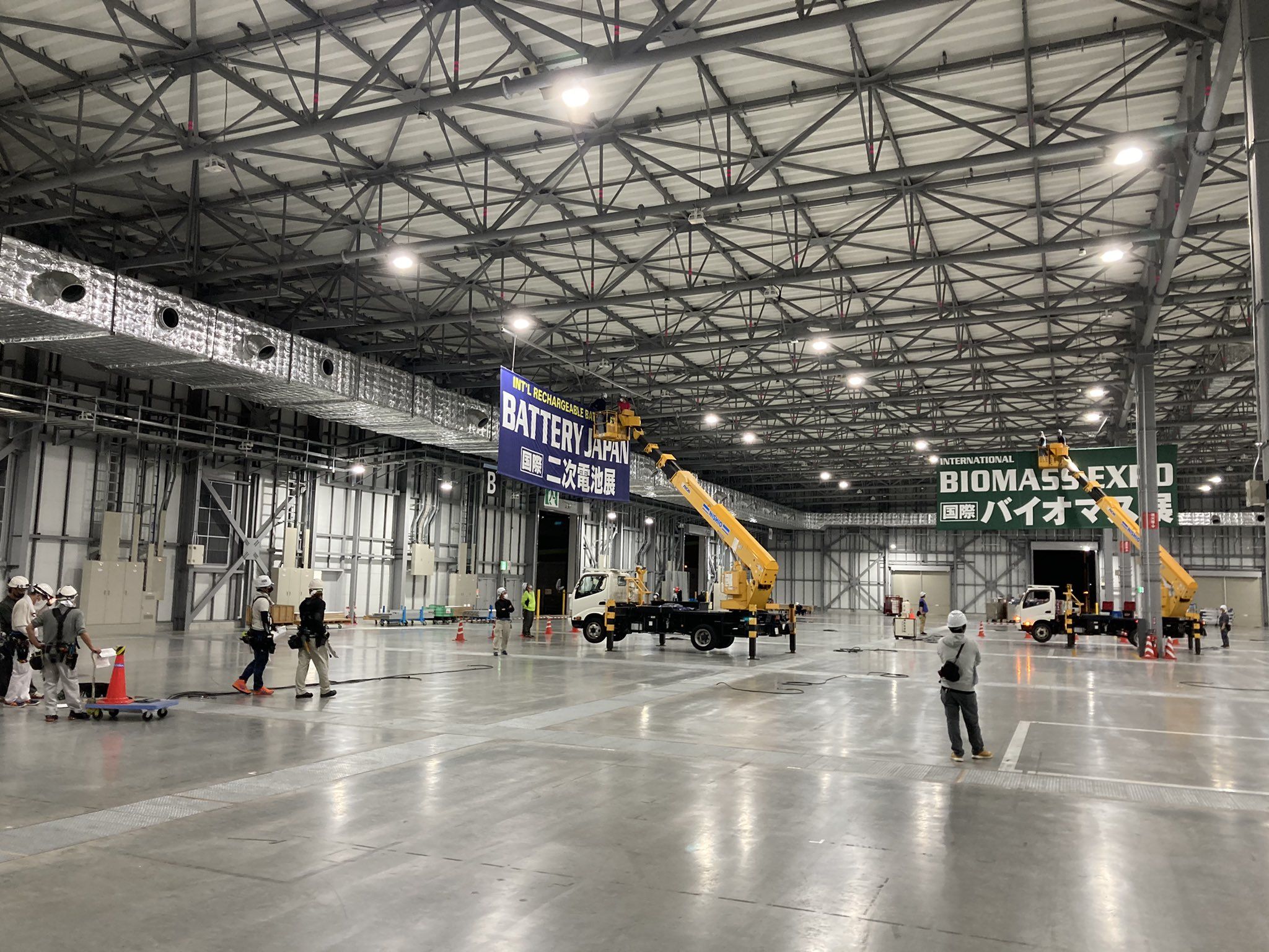 重新定义空间，展台设计中的极简风潮如何吸引观众